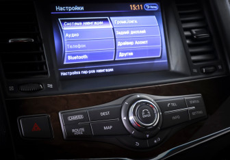 Подержанный автомобиль Infiniti QX80 2014 года (20 фото)