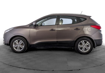 Подержанный автомобиль Hyundai ix35 2012 года (8 фото)