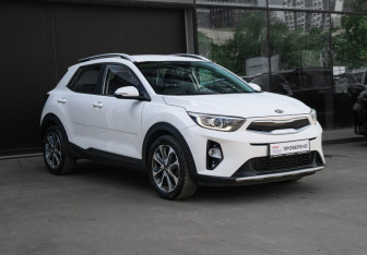 Подержанный автомобиль Kia Stonic 2018 года (3 фото)