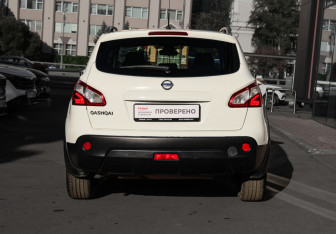 Подержанный автомобиль Nissan Qashqai 2011 года (5 фото)