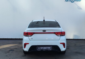Подержанный автомобиль Kia Rio Sedan 2017 года (7 фото)