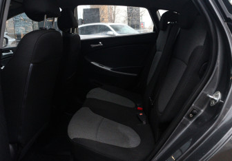 Подержанный автомобиль Hyundai Solaris Hatchback 2011 года (10 фото)