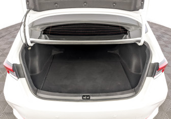 Подержанный автомобиль Toyota Corolla Sedan 2022 года (10 фото)