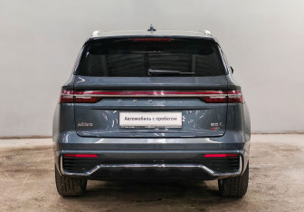 Подержанный автомобиль Geely Monjaro 2023 года (6 фото)