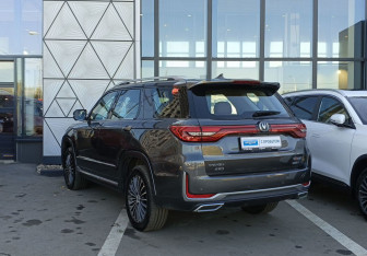 Подержанный автомобиль Changan CS95 2023 года (7 фото)