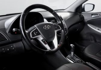 Подержанный автомобиль Hyundai Solaris Sedan 2012 года (14 фото)