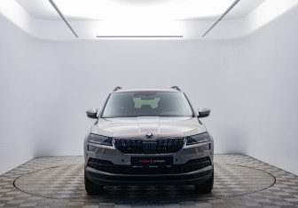 Подержанный автомобиль Skoda Karoq 2021 года (2 фото)