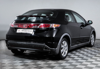 Подержанный автомобиль Honda Civic Hatchback 2007 года (5 фото)
