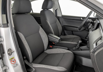 Подержанный автомобиль Skoda Rapid Liftback 2021 года (23 фото)