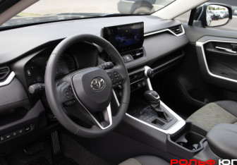 Новый Toyota RAV4 2025 (11 фото)