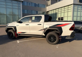 Новый Toyota Hilux 2025 (7 фото)