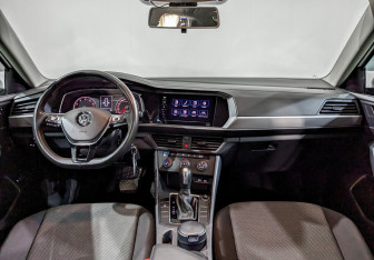 Подержанный автомобиль Volkswagen Jetta Sedan 2020 года (14 фото)