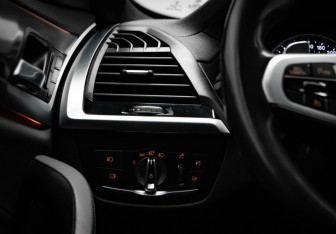 Подержанный автомобиль BMW X4 2019 года (13 фото)