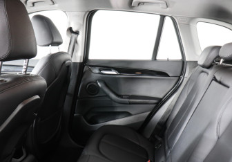 Подержанный автомобиль BMW X1 2021 года (15 фото)