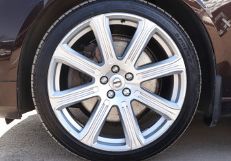 Подержанный автомобиль Volvo S90 2017 года (21 фото)