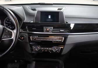 Подержанный автомобиль BMW X1 2018 года (15 фото)