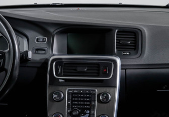 Подержанный автомобиль Volvo S60 2012 года (13 фото)