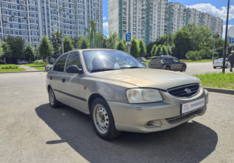 Подержанный автомобиль Hyundai Accent Sedan 2010 года (3 фото)