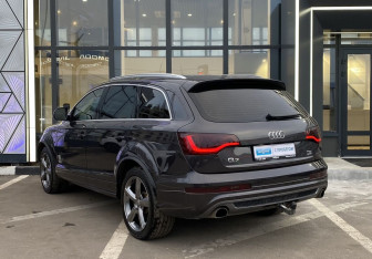 Подержанный автомобиль Audi Q7 2014 года (7 фото)
