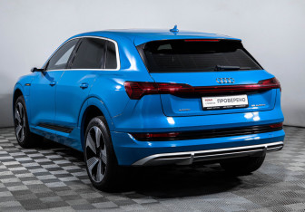 Подержанный автомобиль Audi e-tron 2020 года (7 фото)