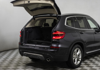 Подержанный автомобиль BMW X3 2020 года (17 фото)