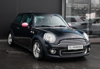 Подержанный автомобиль MINI Hatch 2013 года (3 фото)