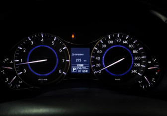 Подержанный автомобиль Infiniti QX80 2014 года (19 фото)