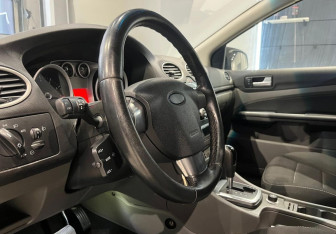 Подержанный автомобиль Ford Focus Sedan 2011 года (11 фото)