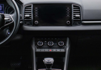 Подержанный автомобиль Skoda Karoq 2021 года (14 фото)