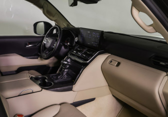 Подержанный автомобиль Toyota Land Cruiser Suv 2021 года (10 фото)