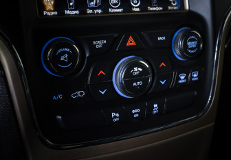 Подержанный автомобиль Jeep Grand Cherokee 2014 года (18 фото)