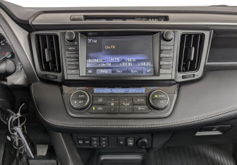 Подержанный автомобиль Toyota RAV4 2016 года (17 фото)