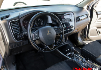 Подержанный автомобиль Mitsubishi Outlander 2021 года (16 фото)