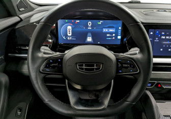 Подержанный автомобиль Geely Monjaro 2024 года (25 фото)