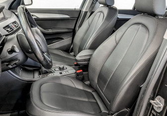 Подержанный автомобиль BMW X1 2017 года (21 фото)