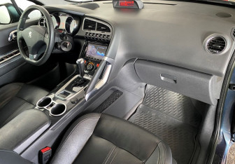 Подержанный автомобиль Peugeot 3008 2012 года (10 фото)