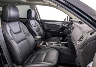 Подержанный автомобиль Geely Emgrand X7 2018 года (24 фото)