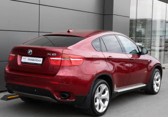 Подержанный автомобиль BMW X6 2012 года (5 фото)