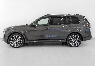 Новый BMW X7 2025 (3 фото)
