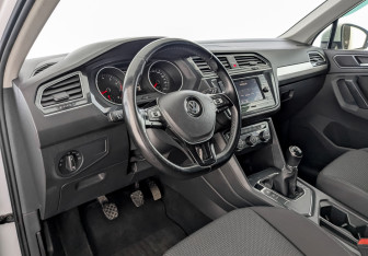 Подержанный автомобиль Volkswagen Tiguan 2018 года (16 фото)