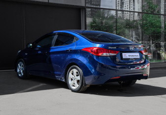 Подержанный автомобиль Hyundai Elantra Sedan 2011 года (6 фото)