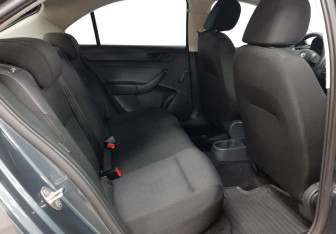 Подержанный автомобиль Skoda Rapid Liftback 2016 года (16 фото)