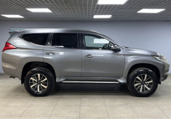 Подержанный автомобиль Mitsubishi Pajero Sport 2017 года (4 фото)