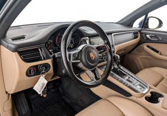 Подержанный автомобиль Porsche Macan 2019 года (16 фото)