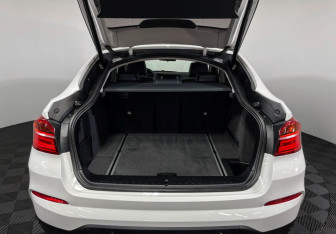 Подержанный автомобиль BMW X4 2016 года (9 фото)