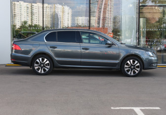 Подержанный автомобиль Skoda Superb Liftback 2014 года (4 фото)