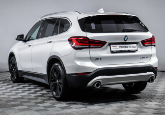 Подержанный автомобиль BMW X1 2021 года (7 фото)