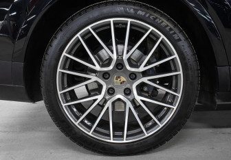 Подержанный автомобиль Porsche Cayenne 2018 года (31 фото)