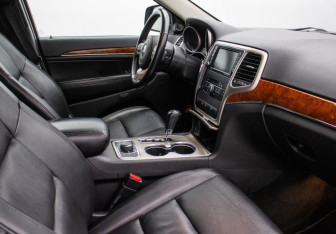 Подержанный автомобиль Jeep Grand Cherokee 2012 года (9 фото)