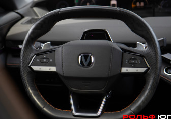 Подержанный автомобиль Changan UNI-V 2024 года (16 фото)